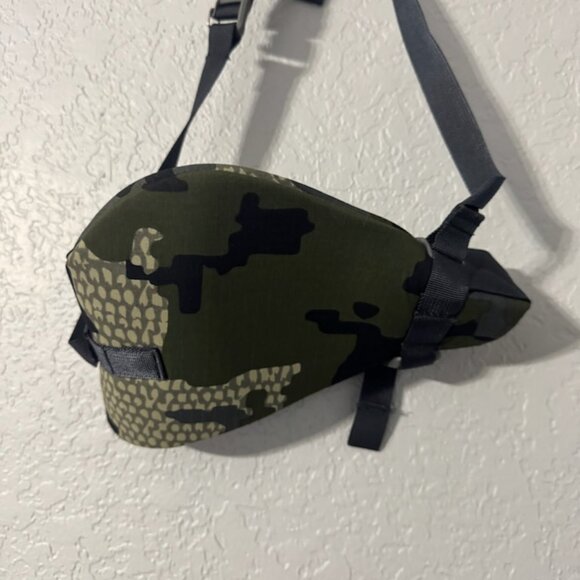 KUIU Bow Holder-Verde - Picture 3 of 5